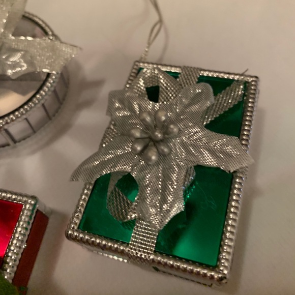 ๐ Mirrored Christmas Ornaments Set of 3 ๐ - Picture 5 of 7